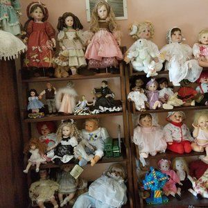 Lot of porcelain dolls (madam Alexander) and more
